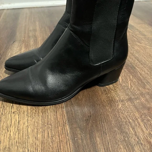 VAGABOND Black Leather Ankle Boots - Picture 4 of 8